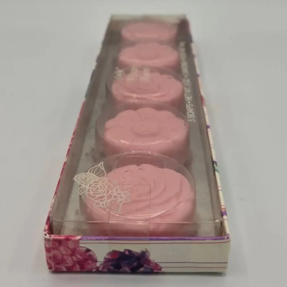 NEW Vintage 1970/80 DuCair Victorian Blossoms 5 Flower Shaped Decorative Soaps
